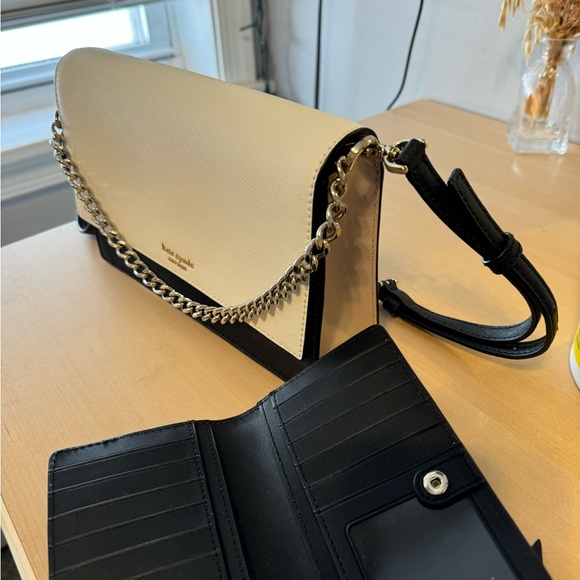 Kate Spade cross body with matching wallet - Picture 3 of 7